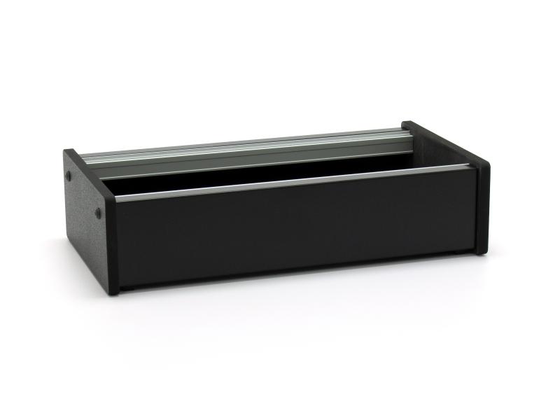 Skiff-Case aus Alu-Verbundmaterial in schwarz-seidenmatt mit schwarzen Kunststoff-Seitenteilen