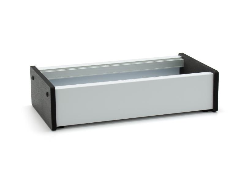 Skiff-Case aus Alu-Verbundmaterial in weiß-seidenmatt mit schwarzen Kunststoff-Seitenteilen