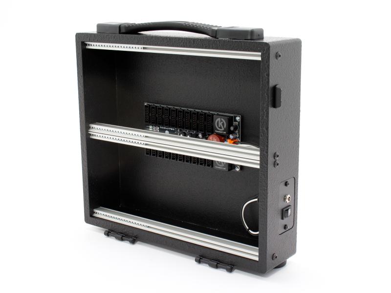 Eurorack Case mit Strukturlack in schwarz und CompactPWR