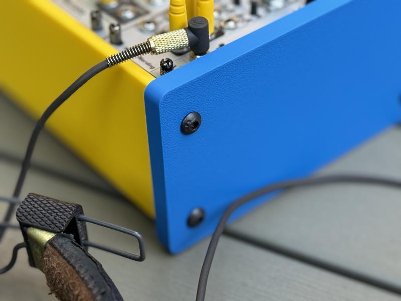 Detailansicht Eurorack Case aus farbigem PLA mit Modulen