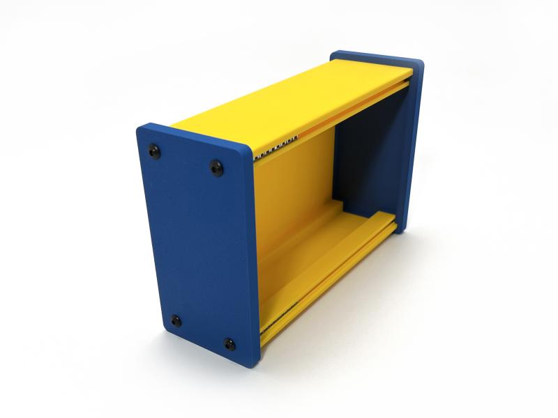 Eurorack Case aus PLA Korpus gelb Seitenteile himmelblau