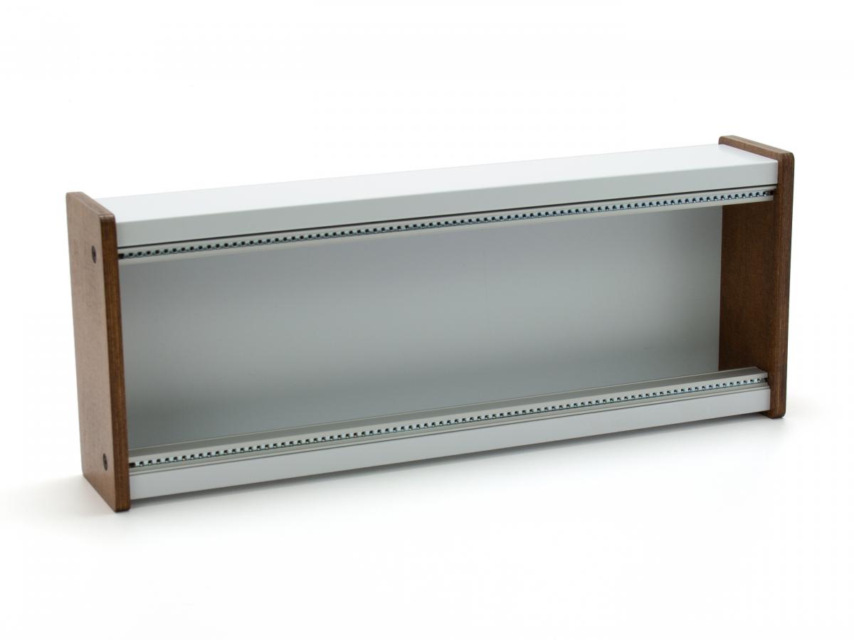 Skiff-Case aus Alu-Verbundmaterial in weiß-seidenmatt mit Holz-Seitenteilen