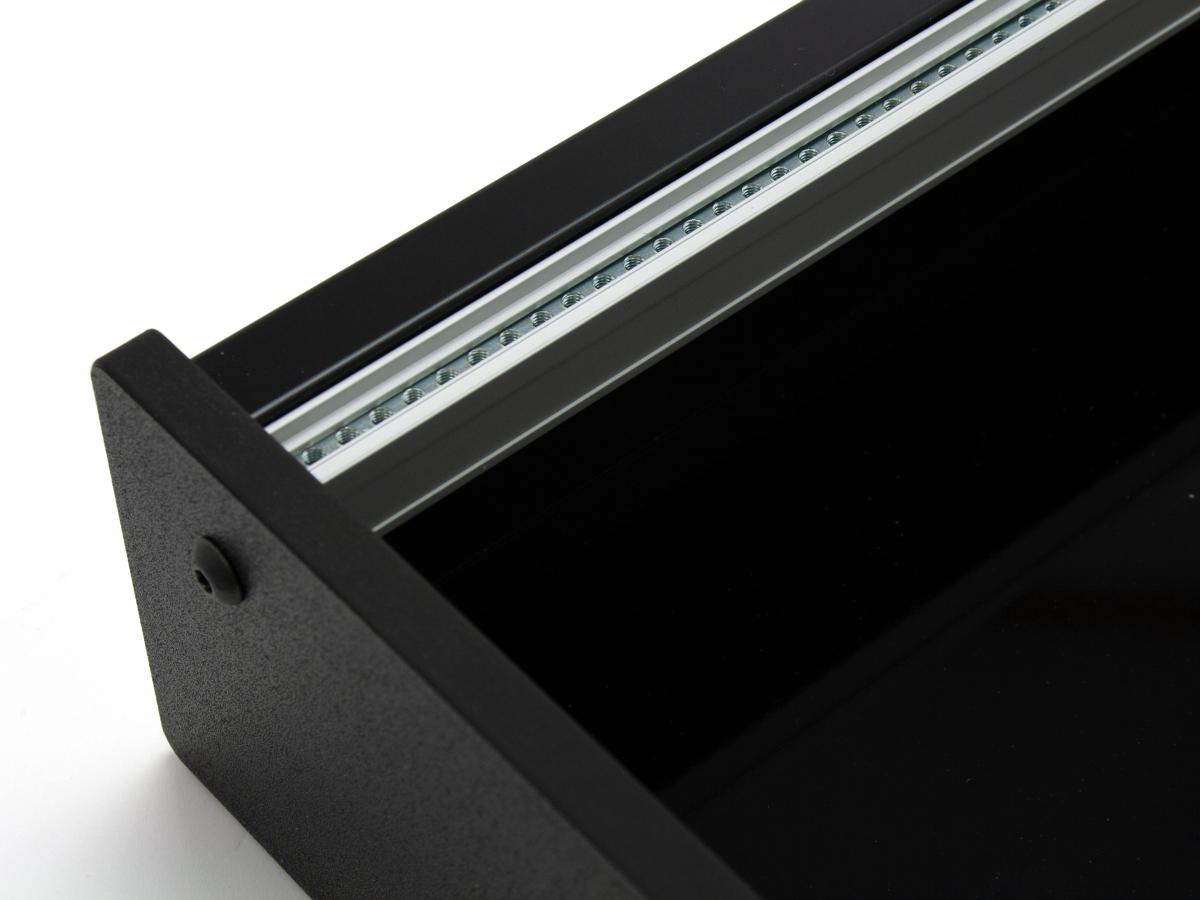 Detailansicht Skiff-Case aus Alu-Verbundmaterial in schwarz-seidenmatt mit schwarzen Kunststoff-Seitenteilen