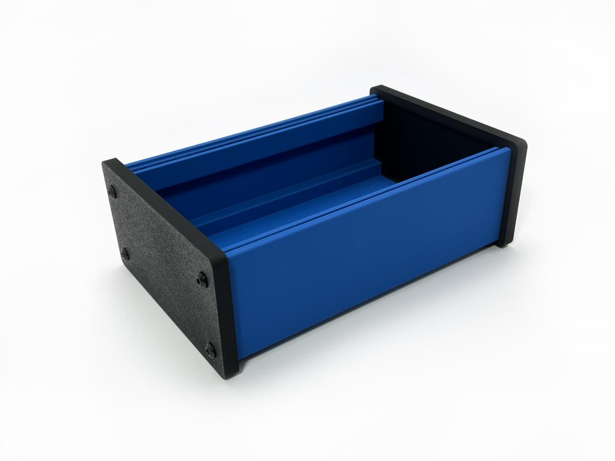 Eurorack Case aus PLA Korpus himmelblauSeitenteile schwarz